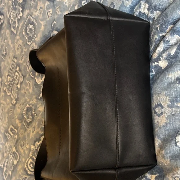 Madewell Essential Bucket Tote - Picture 5 of 7